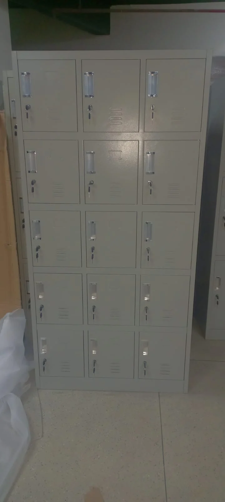 15 Locker Metallic Cabinet