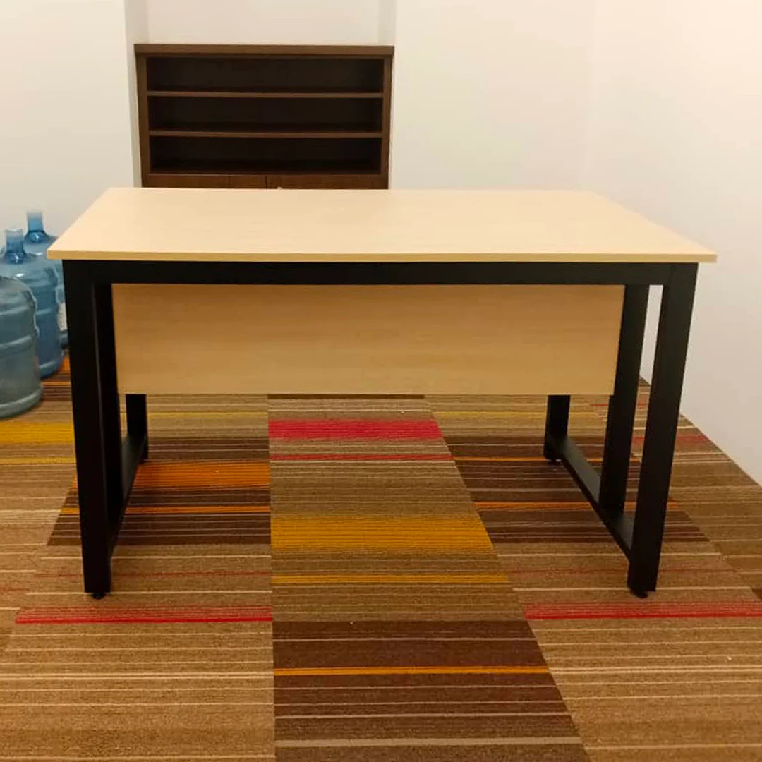 1.4m Multipurpose Office Table