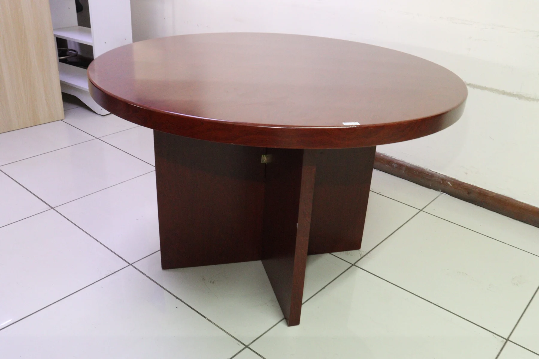 1.2m Executive Round Table