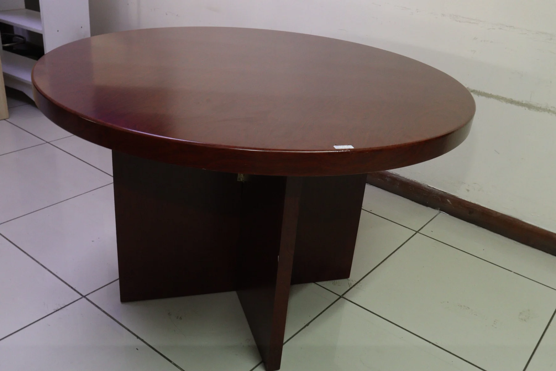 1.2m Executive Round Table