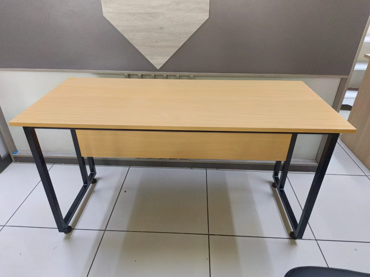 1.4m Multipurpose Office Table