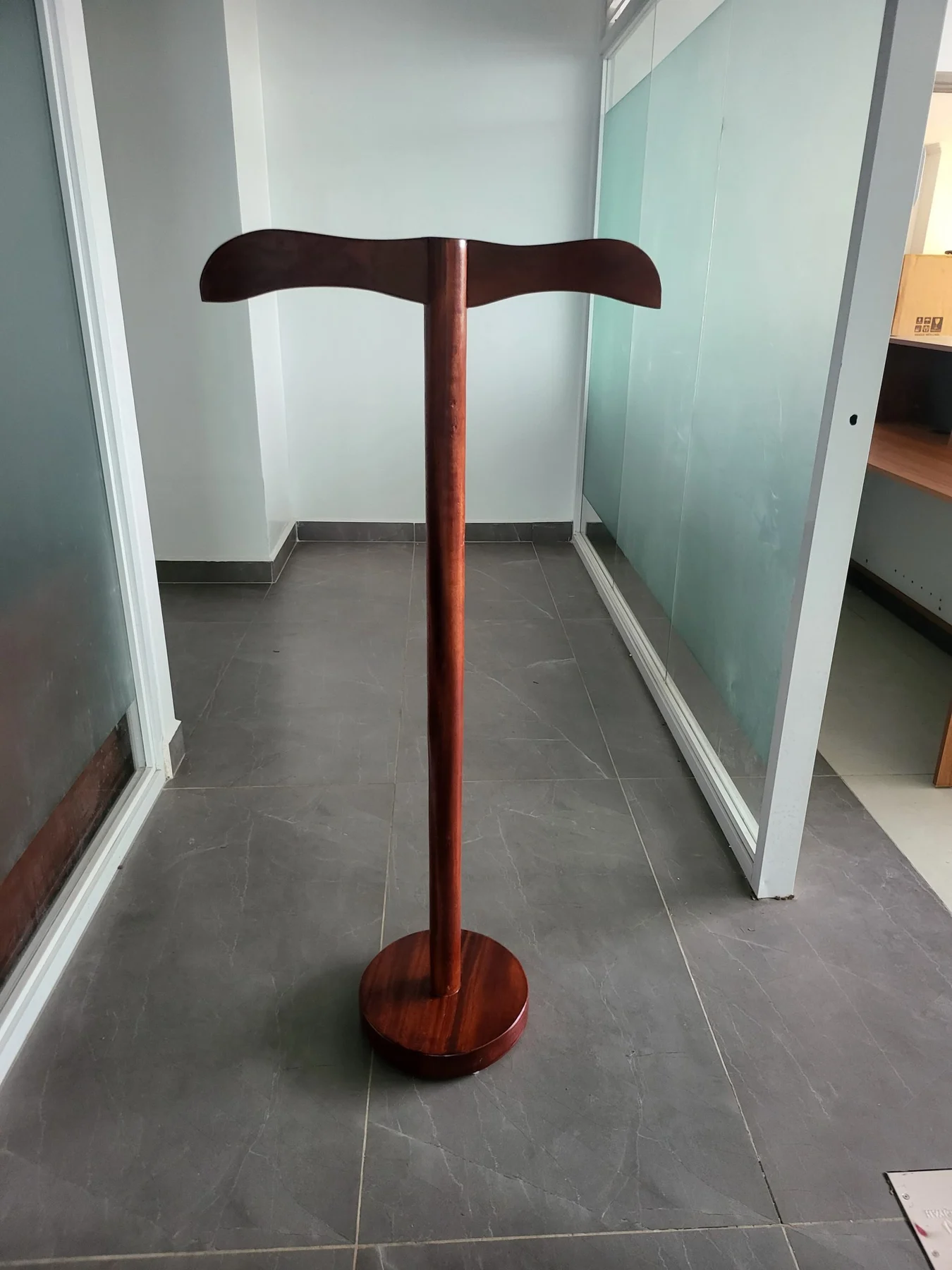 Mutileon Coat Hanger